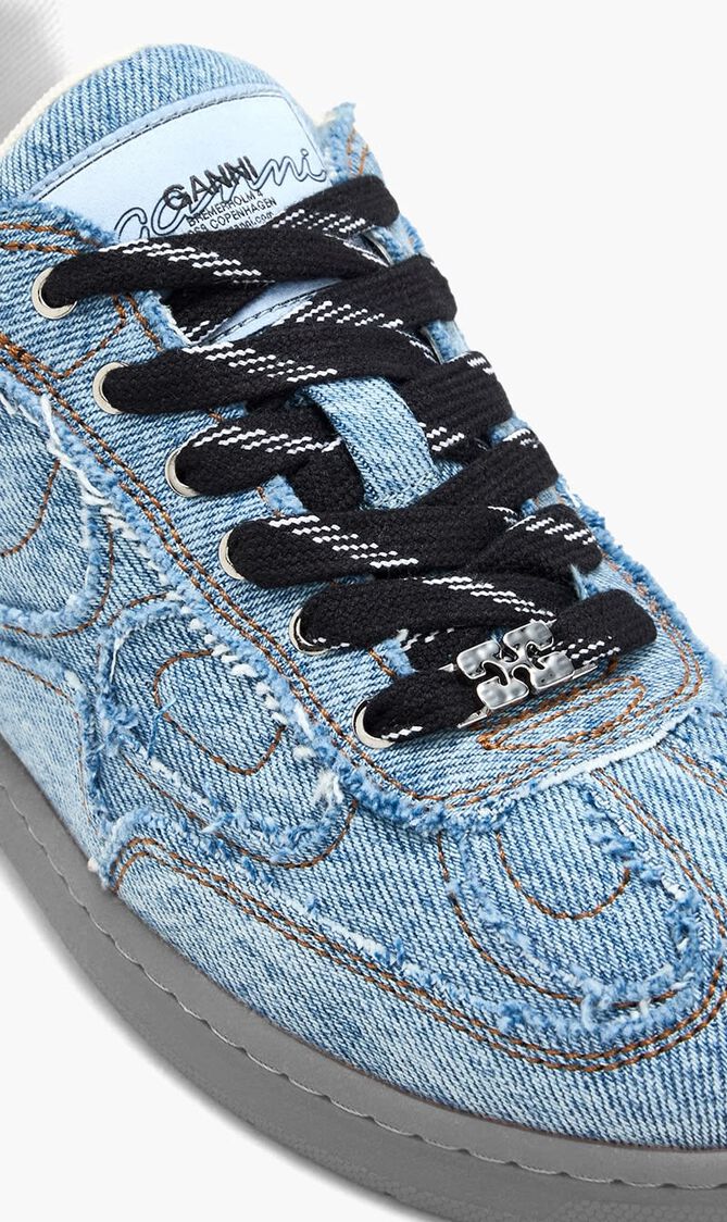 08 Sneakers