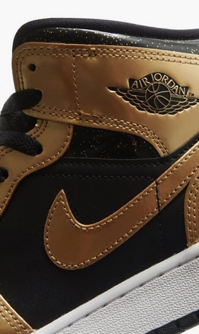 Air Jordan 1 Mid Sneakers