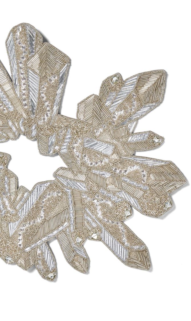 غطاء المائدة زينيت باللونين الفضي والكريستالي