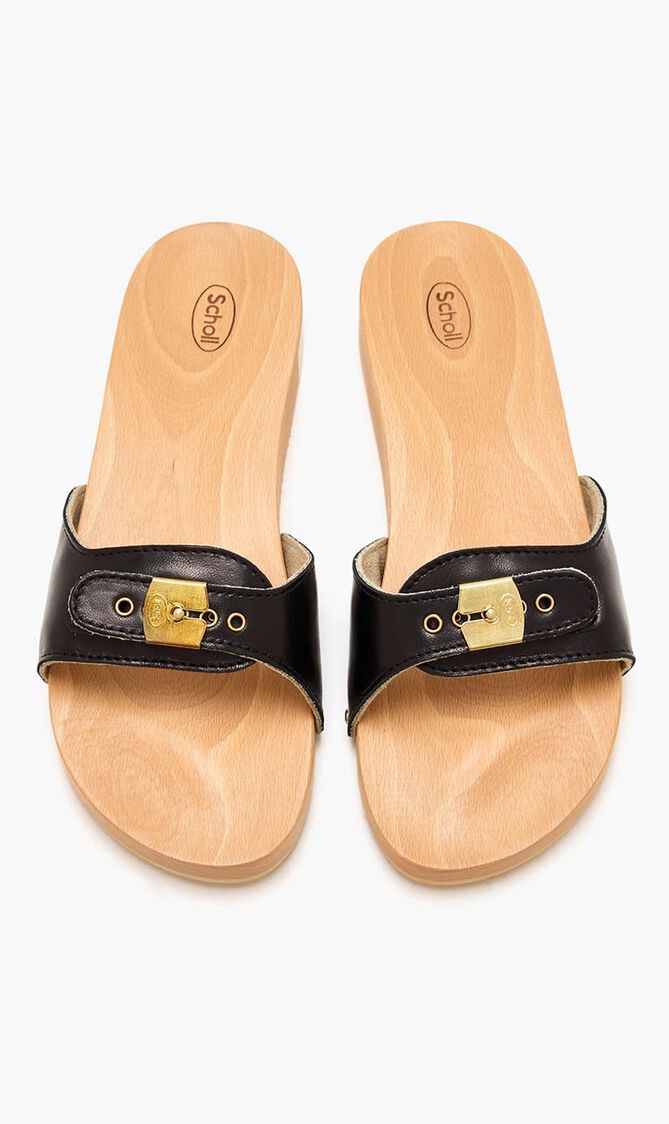 Pescura Flat Sandals