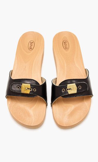 Pescura Flat Sandals