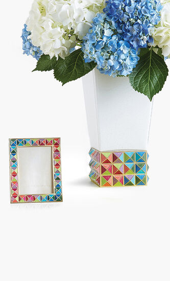 Pyramid Vase Pop