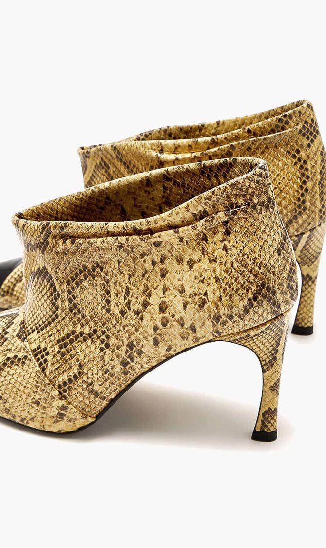 LEATHER POINTED TOE BOOT