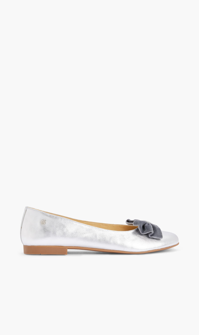 

Andanines Silver Silver Bow Ballet Pump for Girls | The Deal Outlet