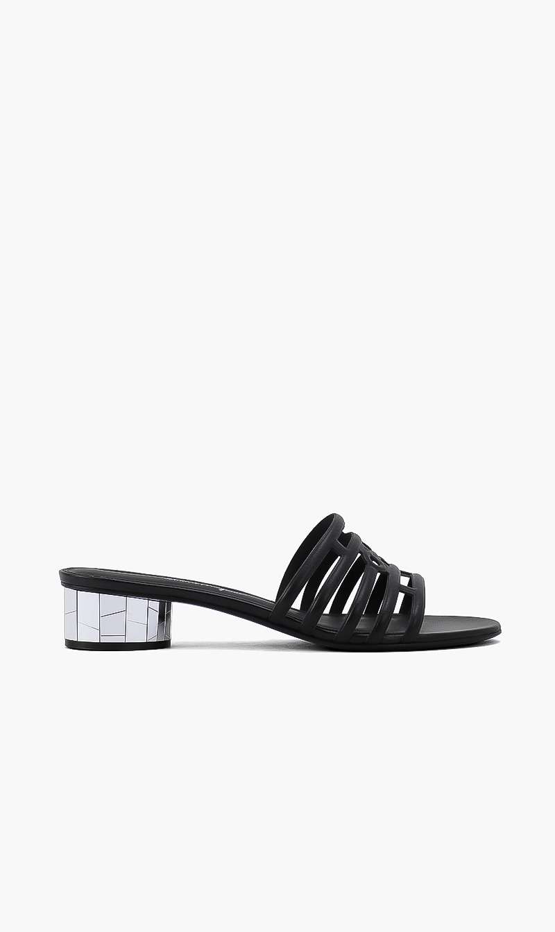 

Finn 30 Sandals