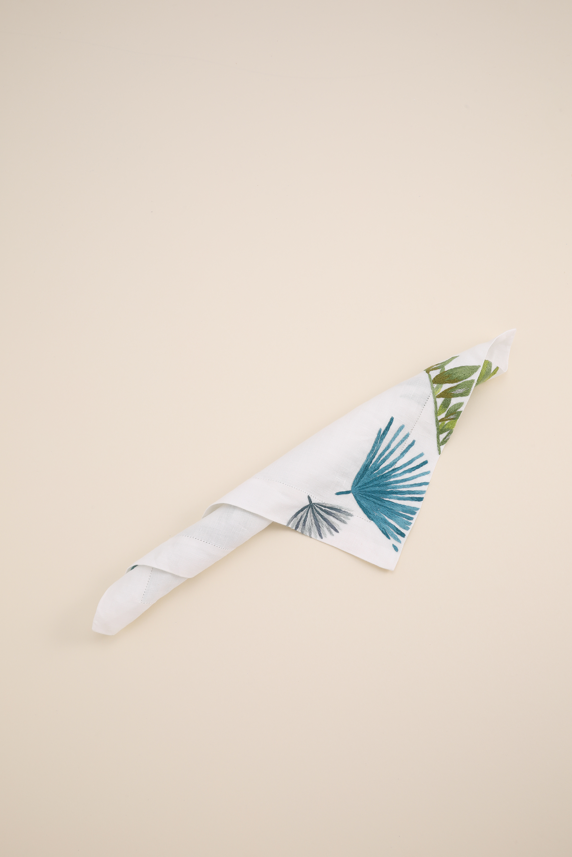 

Tempete Tropicale Small Placemat, White