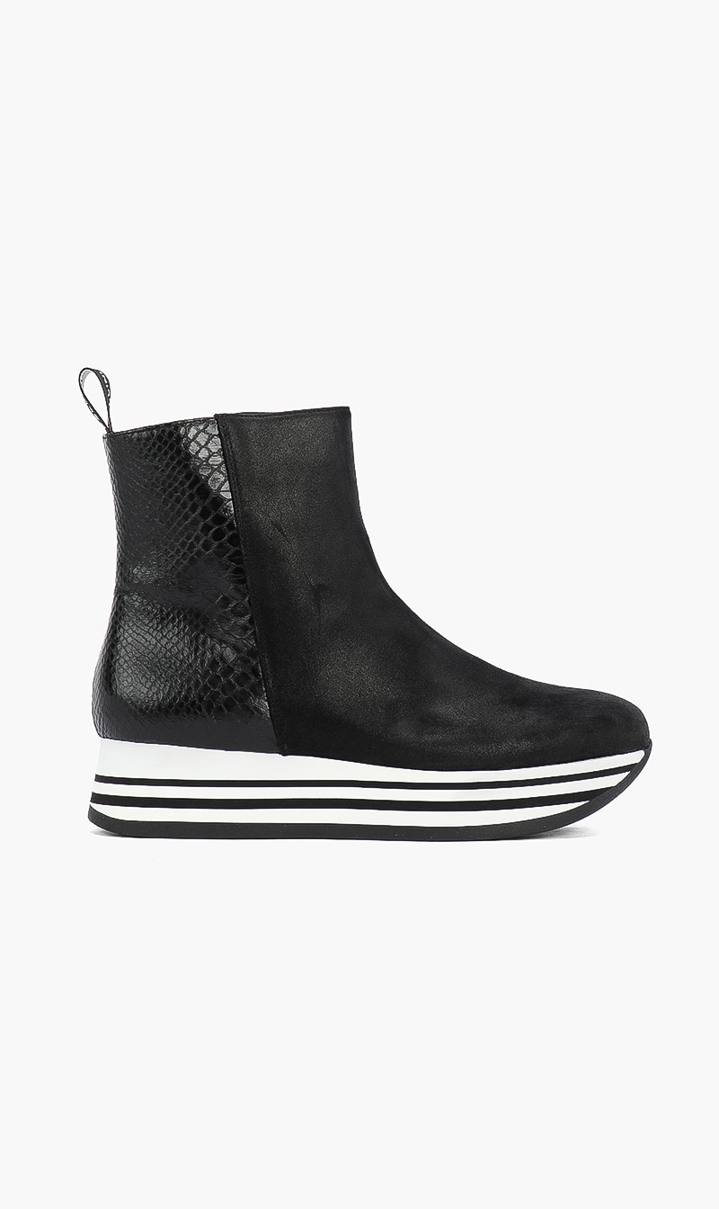 

Sneaker Leather Boots