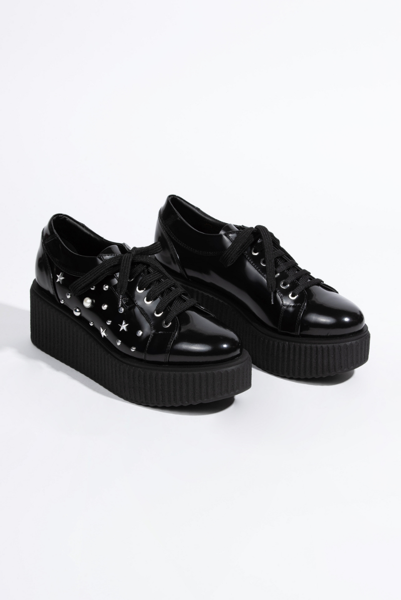 

Karl Lagerfeld Kreeper Celestia Lace Wedge Sneaker