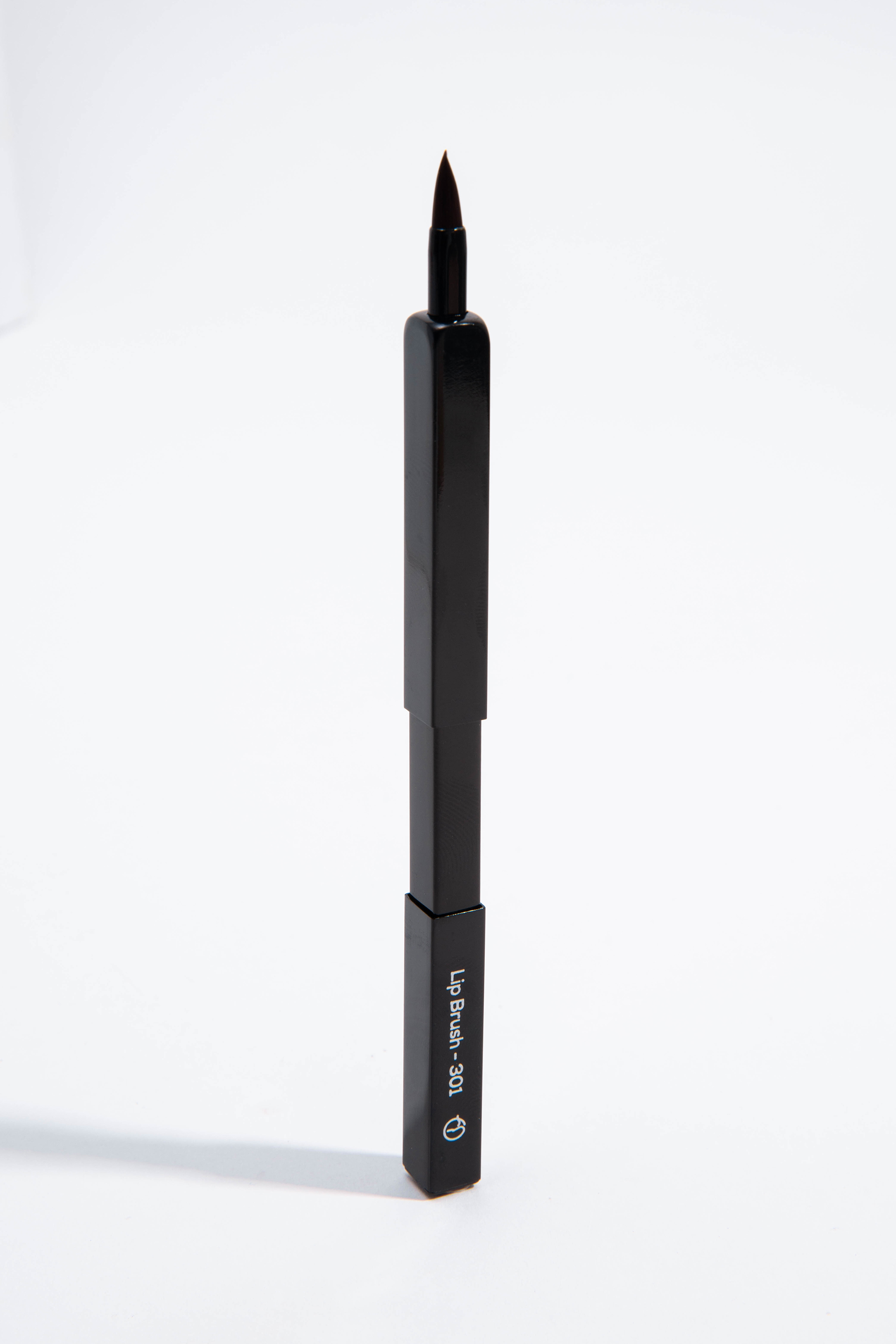 

Wow Beauty Forward Lip Brush - 301