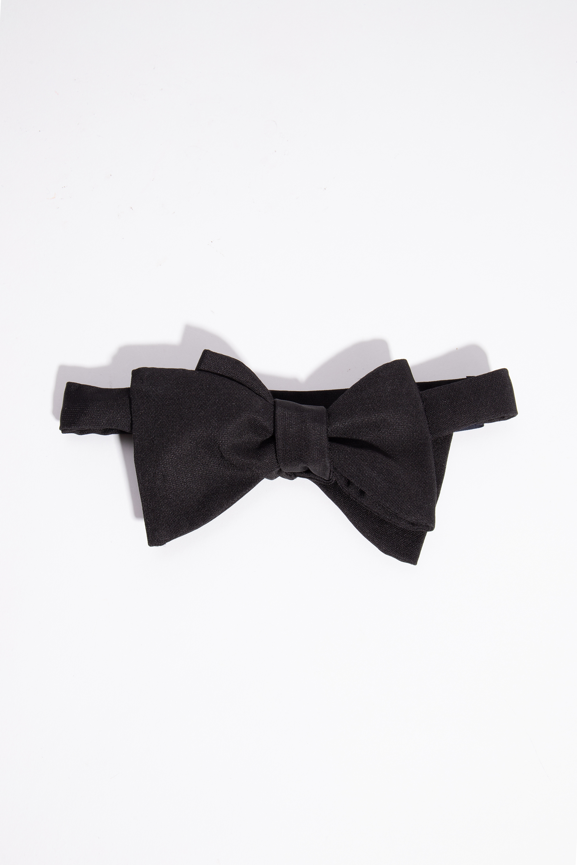 

Hackett London Silk Sized Bow Tie