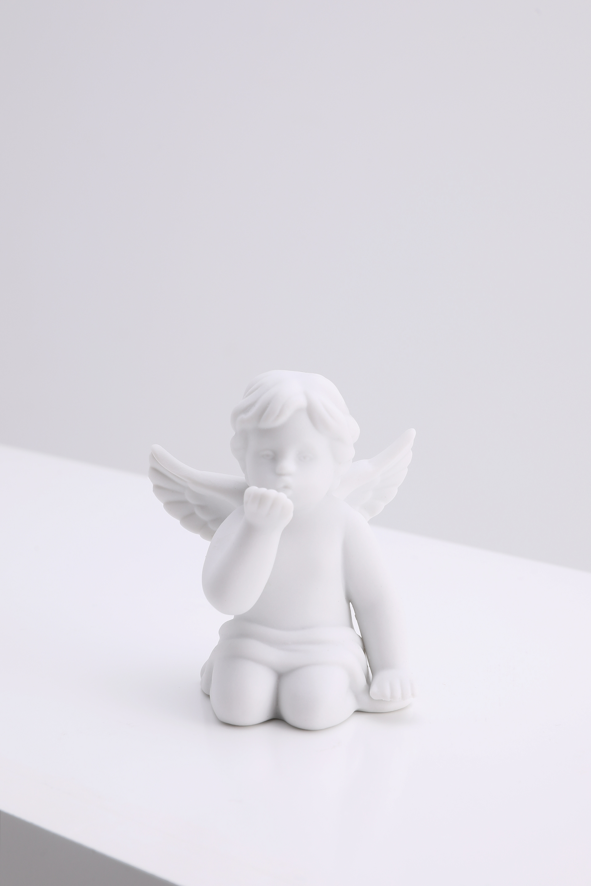 

Rosenthal Traditional Angel Kissing Hand 6.5 Cm