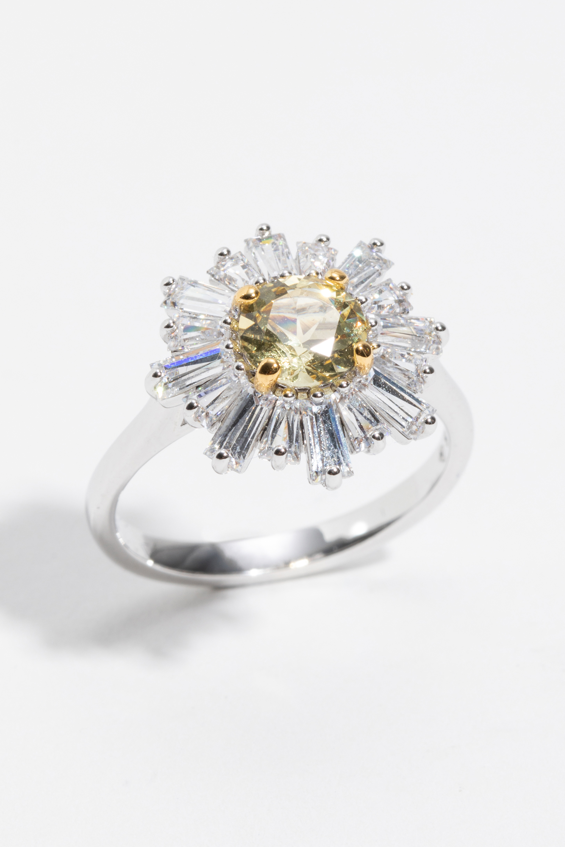 

Swarovski Medium Sunshine Ring, 52 Mm