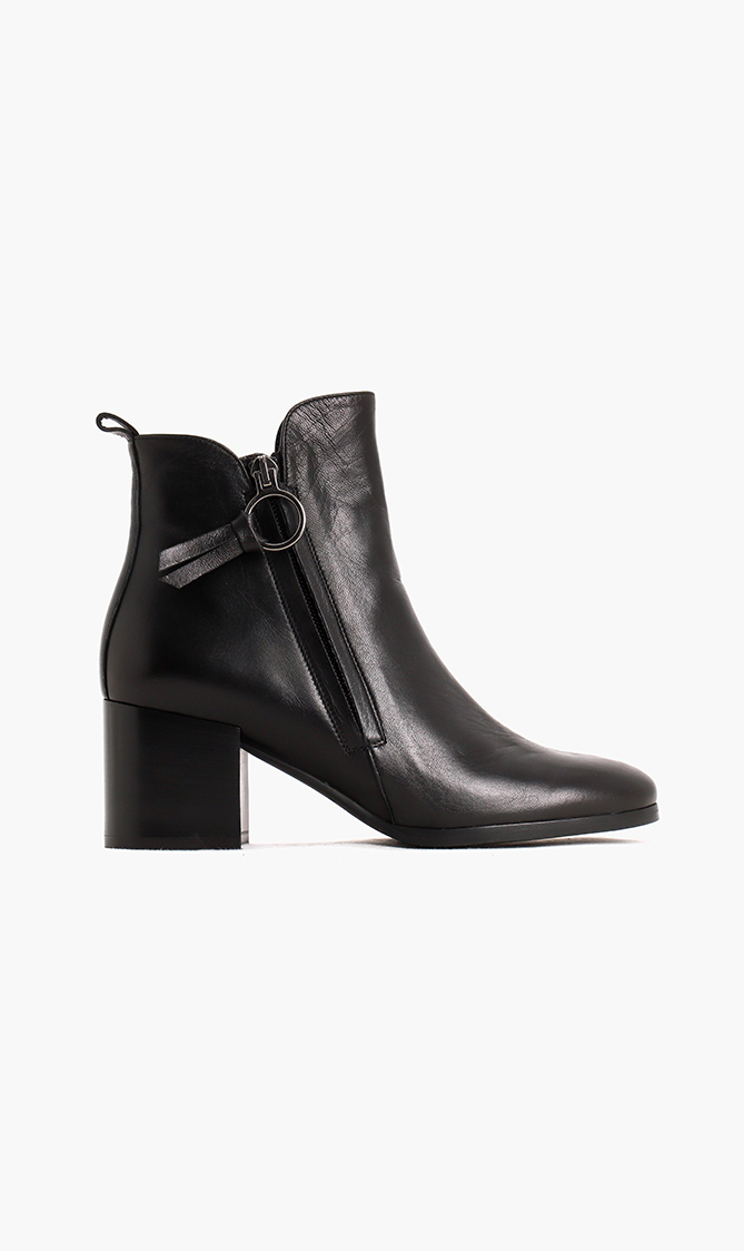 

Pollini Leather Ankle Boots
