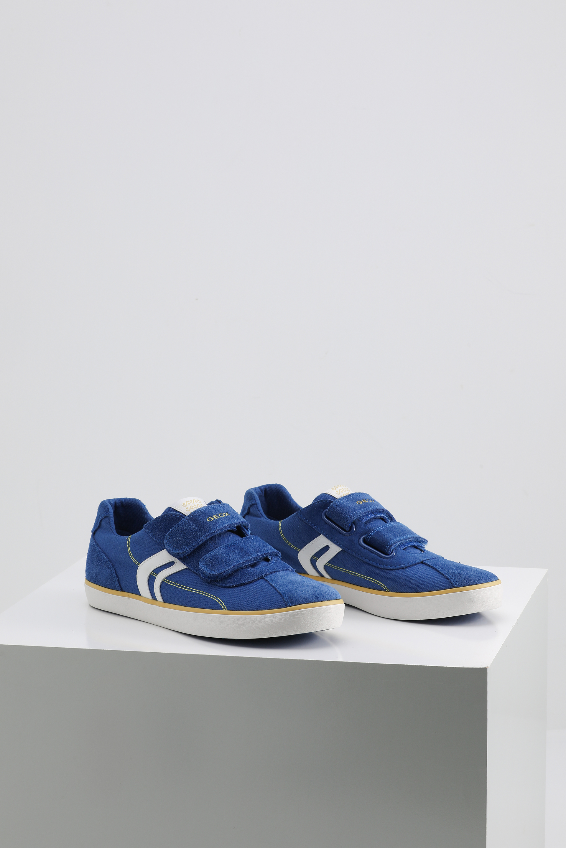 

Geox J Kilwi B. I Royal Canvas Sneakers