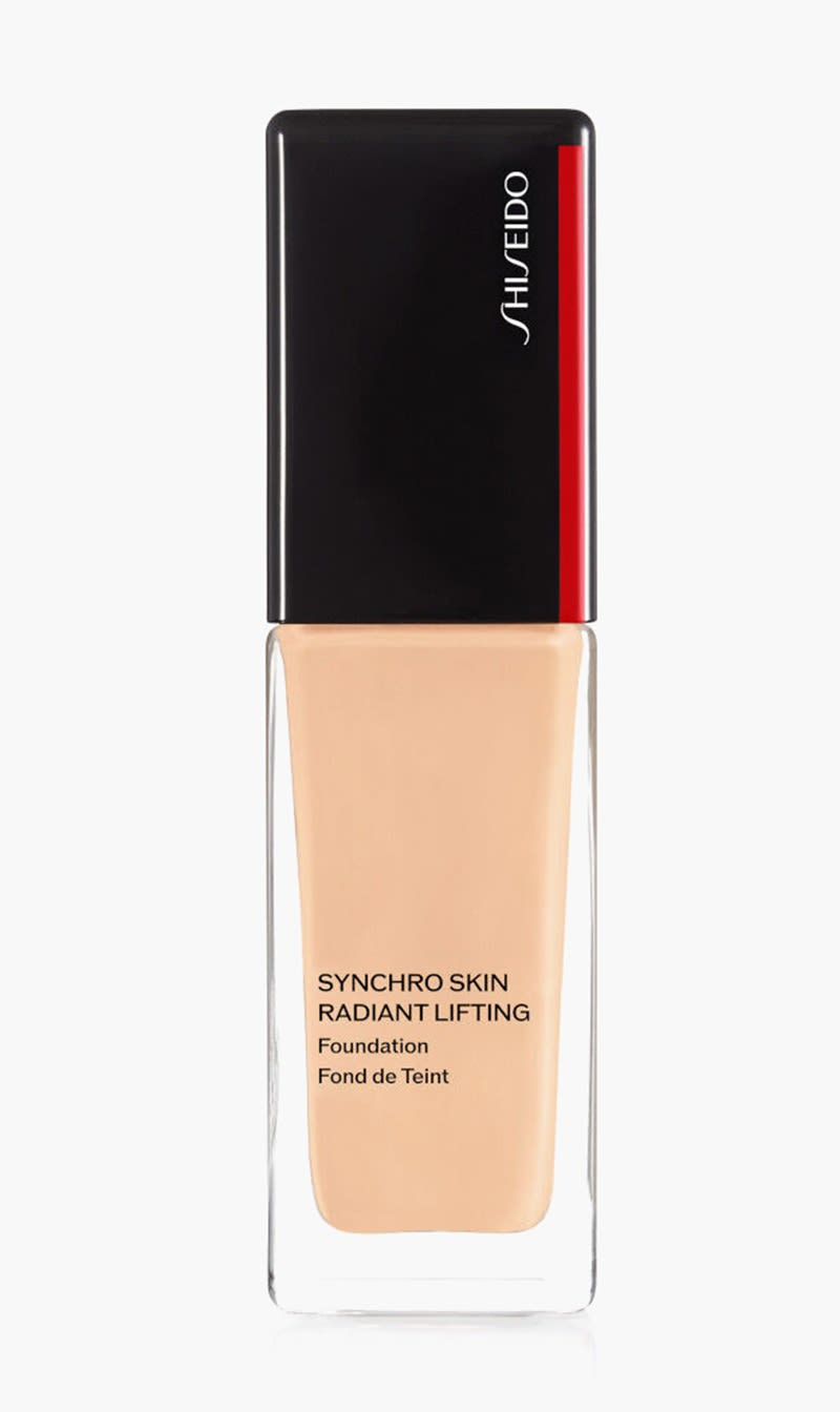 

Shiseido Black Synchro Skin Radiant Lifting Foundation, 160 Shell for Women | The Deal Outlet