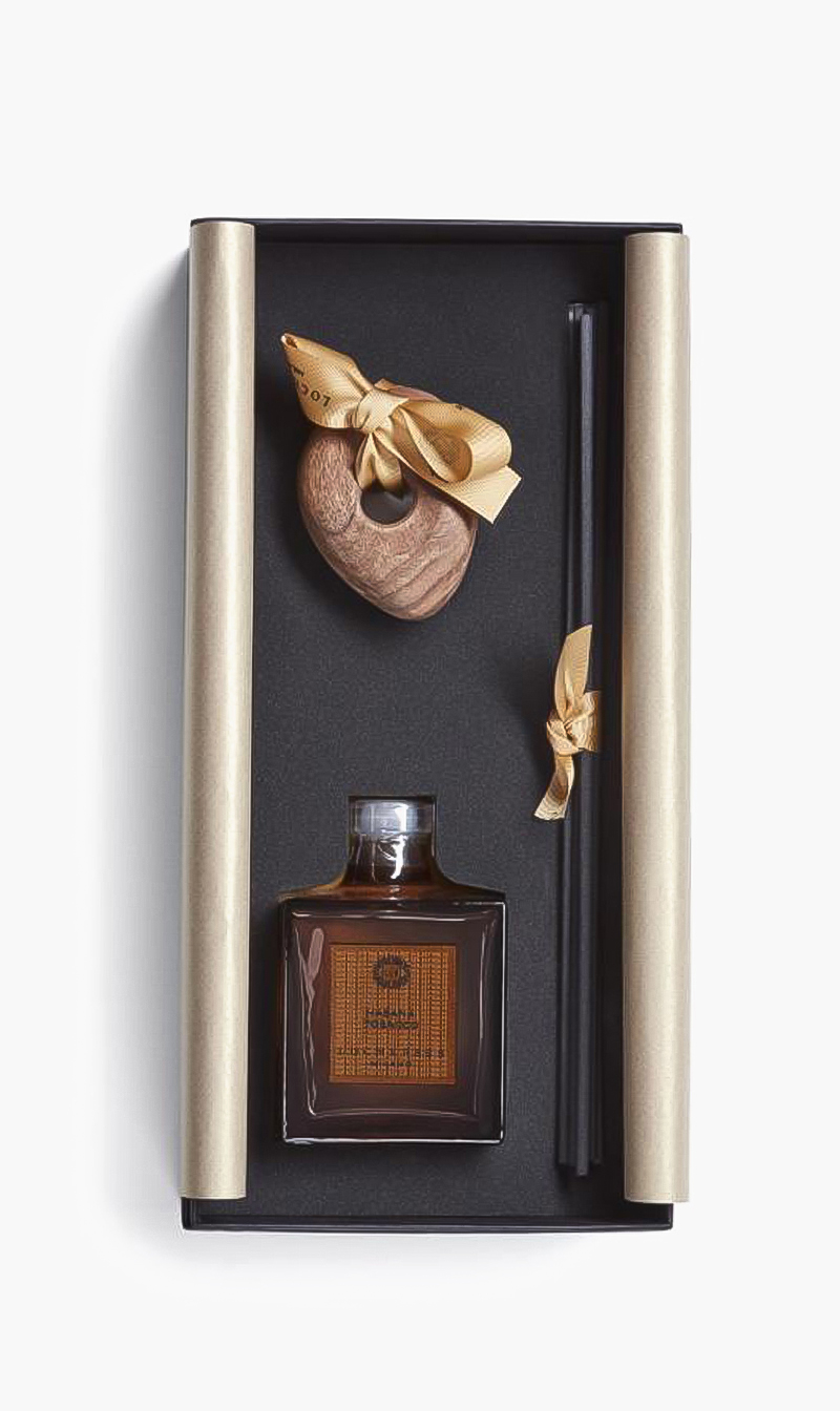 

Locherber Habana Tobacco Sculpted Stone Lid Diffuser Limited Edition