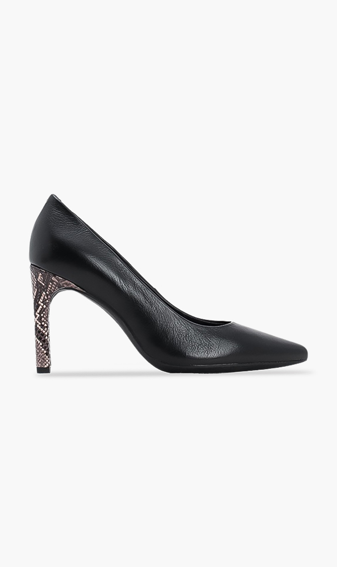 

Geox Faviola Leather Pumps