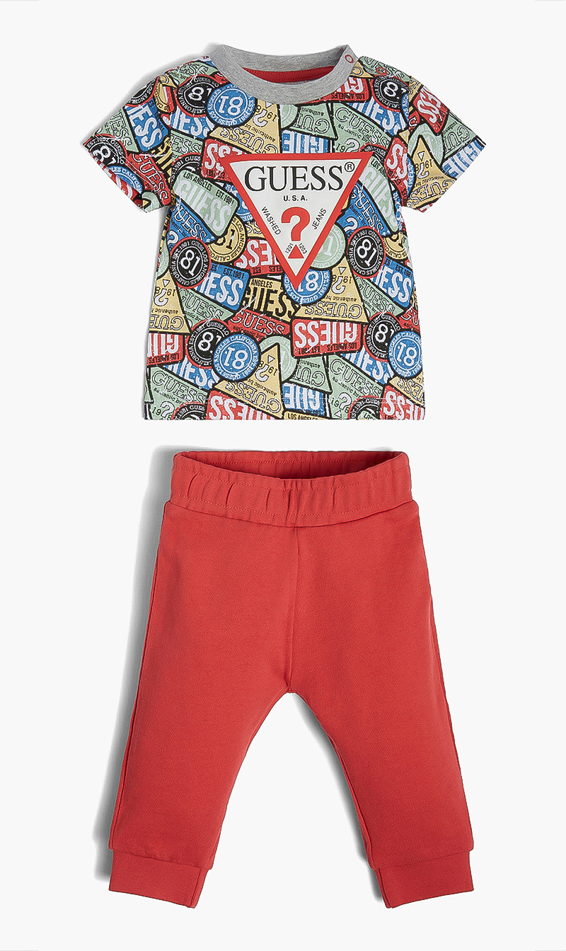 

Printed Tee And Pants