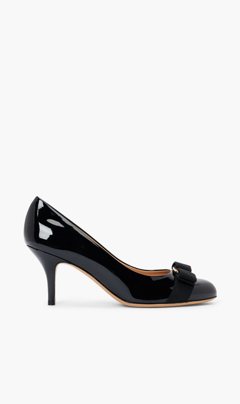 

Bow Accents, Centered With Gleaming Gold Hardware, Black