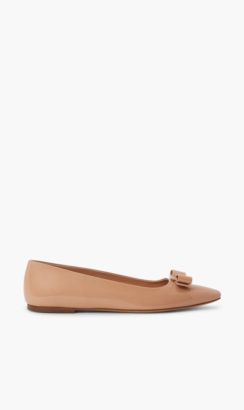 

Salvatore Ferragamo Beige Anz 1 for Women | The Deal Outlet