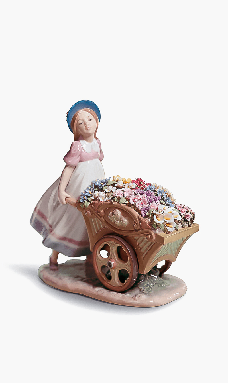 

Lladro Love's Tender Token Girl Figurine