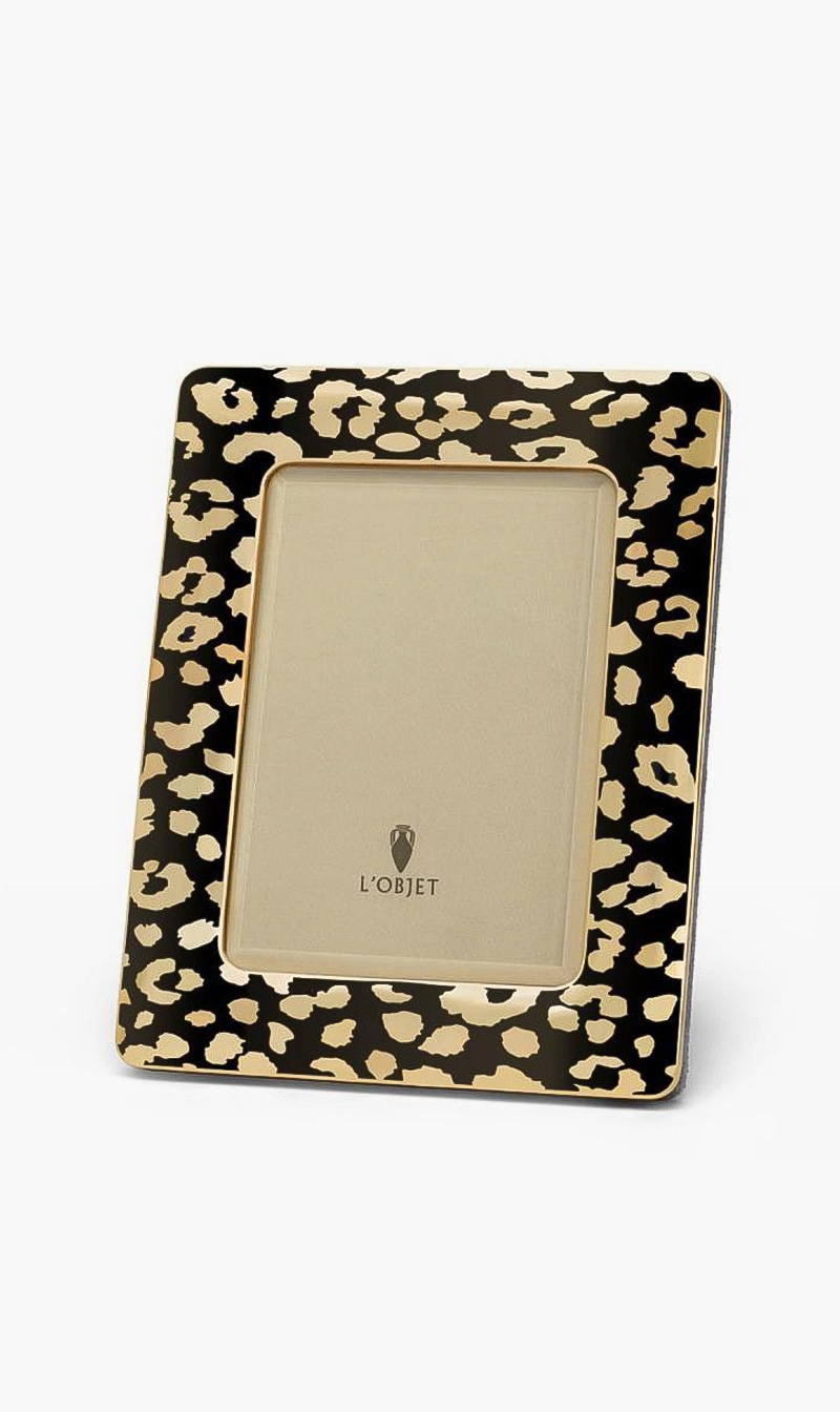 

Leopard Frame