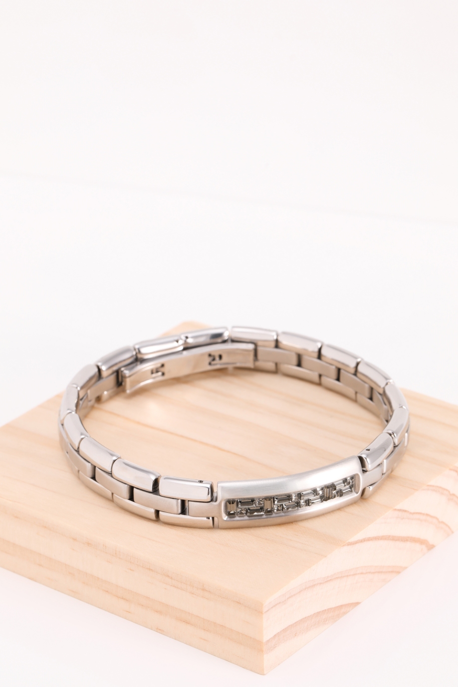 

Swarovski Emblem Men Bracelet