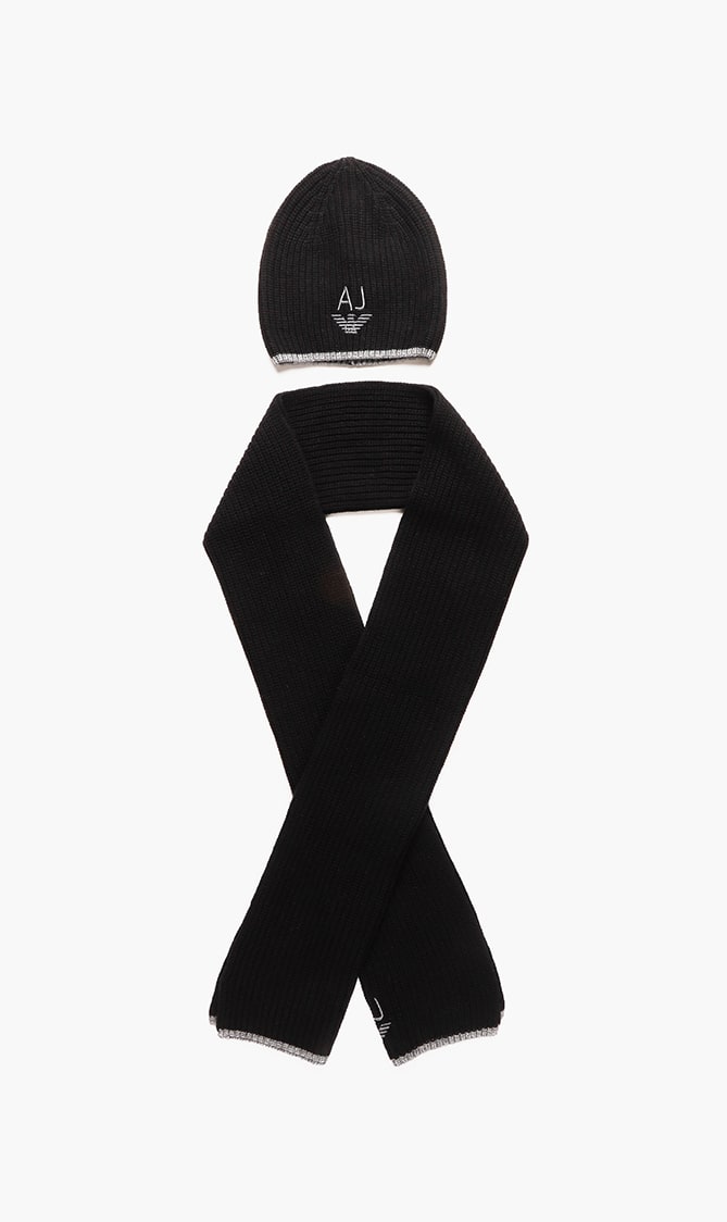

Emporio Armani Knitted Beanie And Scarf Set