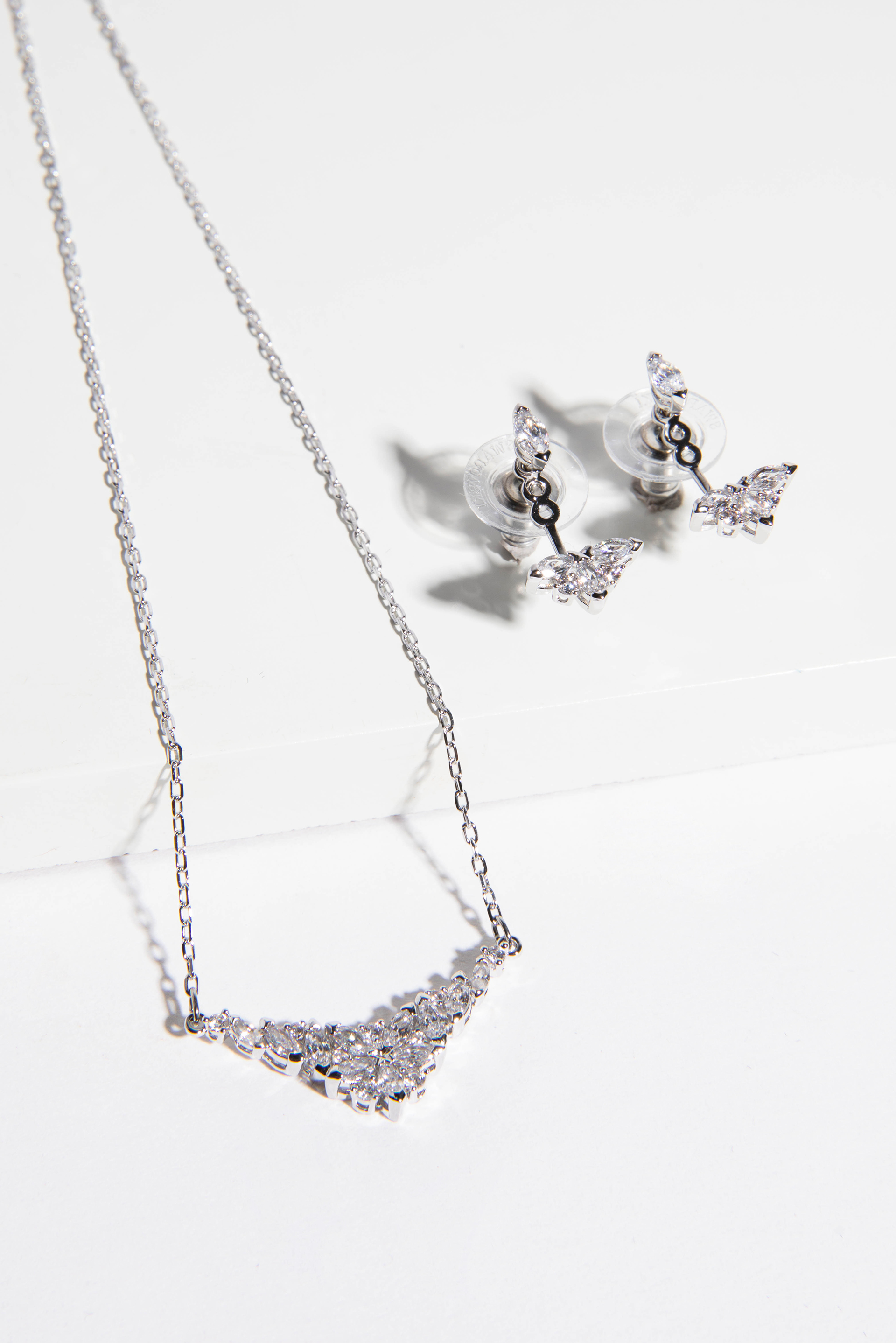 

Swarovski Lady Silver Necklace & Earring Jewellery Set