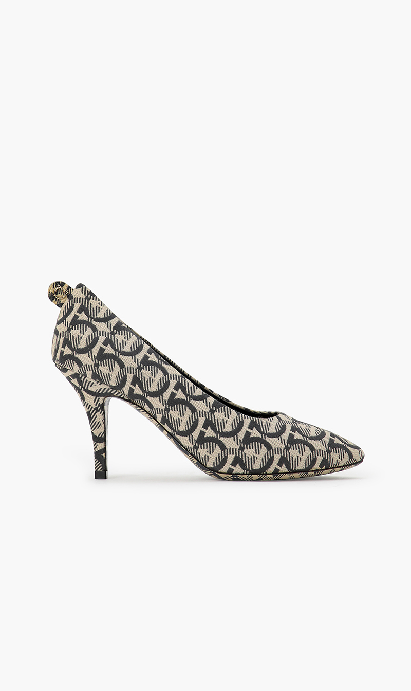 

Salvatore Ferragamo Nero Fabric Pumps