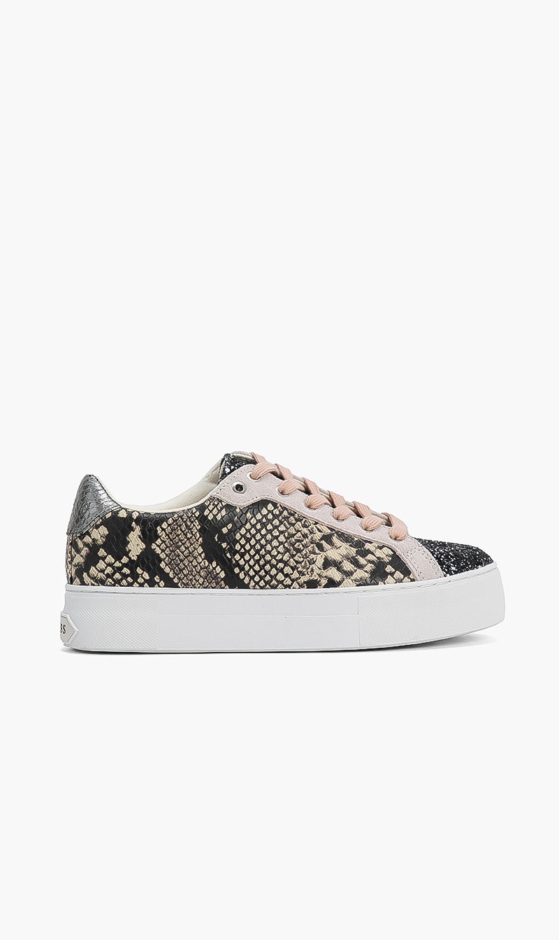 

Garmini Sneakers