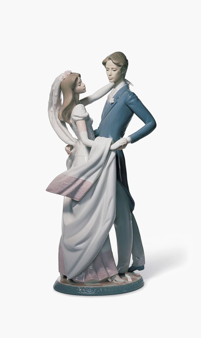 

Lladro I Love You Truly Couple Figurine