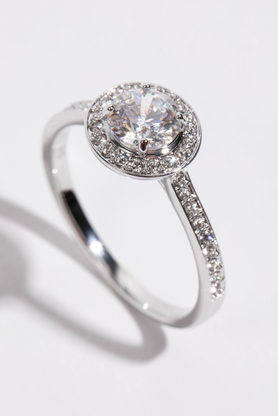 

Swarovski Attract Light Ring