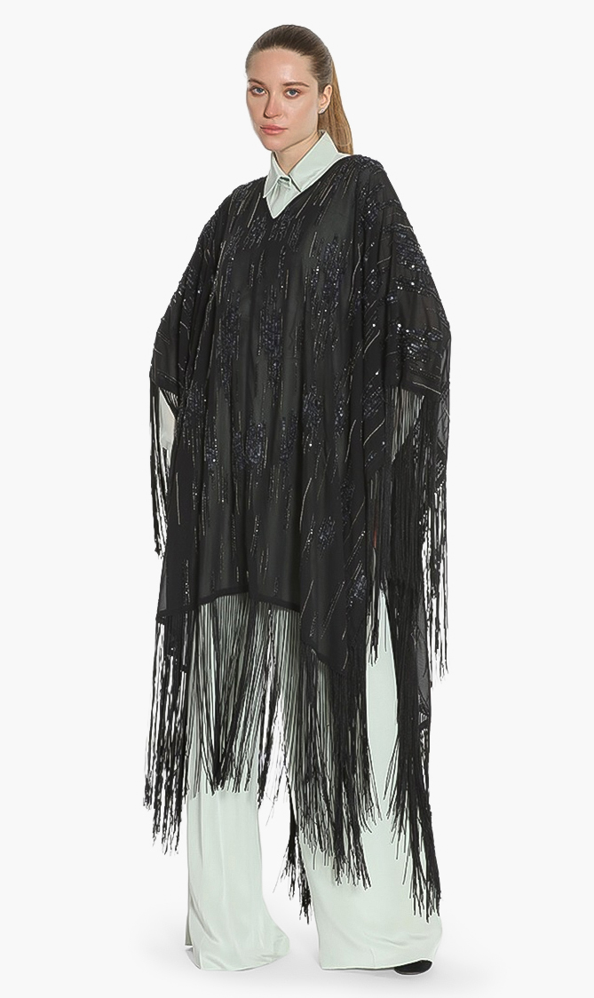 Sakaicapewrapponcho, Black