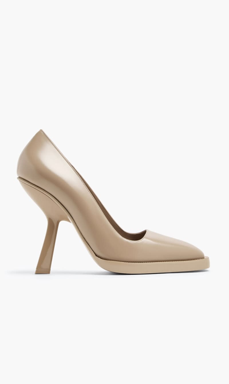 

Salvatore Ferragamo Beige Plain Pump for Women | The Deal Outlet