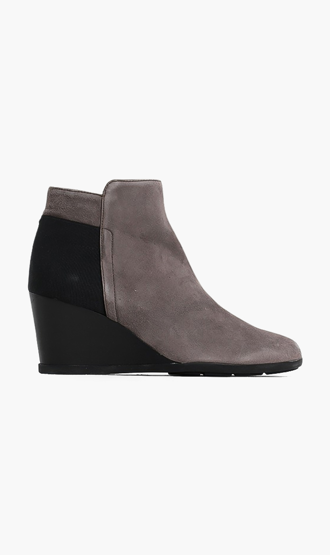

Inspirat Suede Wedge Boots