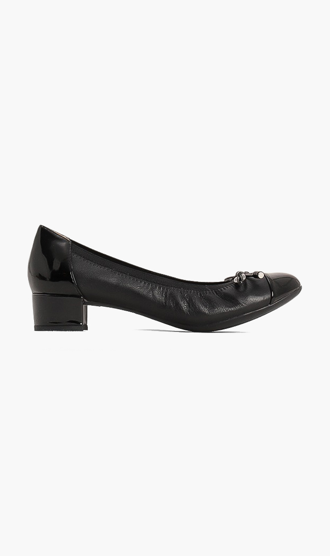 

Geox Carey Leather Pumps