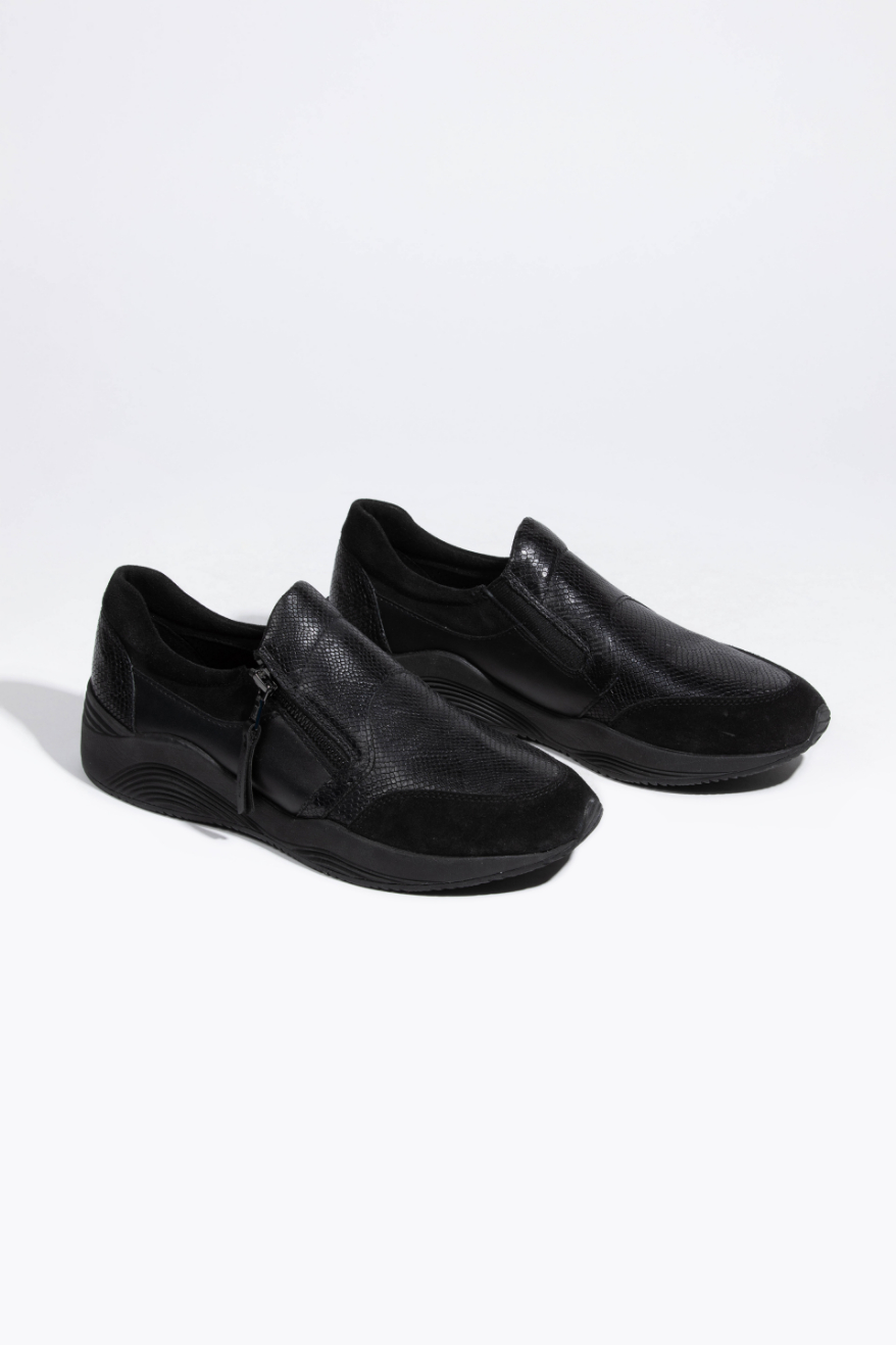 

Geox Omaya A Leather Slip-on Sneakers