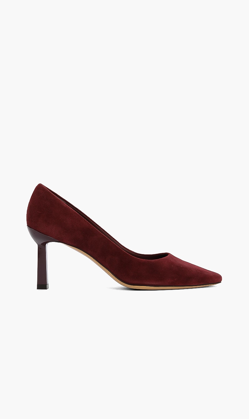 

Justina Heels, Red