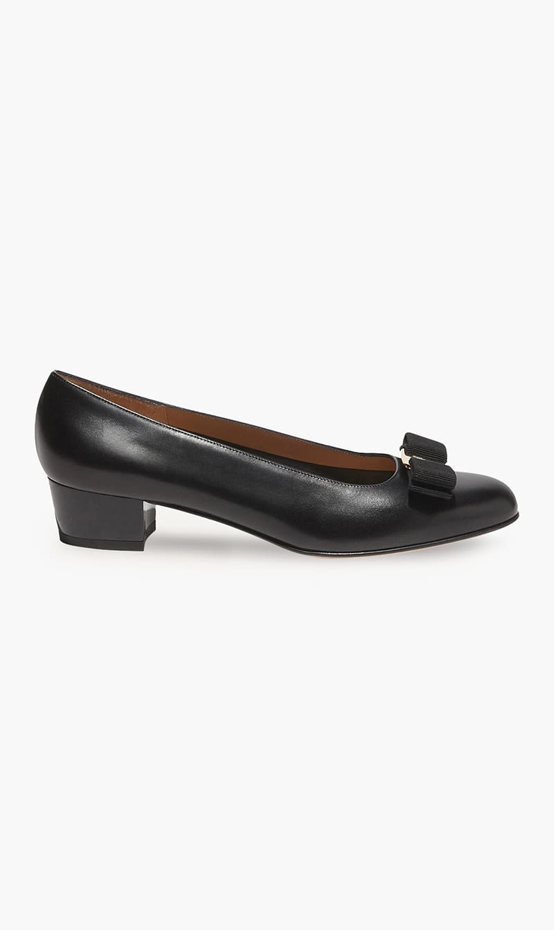 

Salvatore Ferragamo Black Vara Pumps for Women | The Deal Outlet