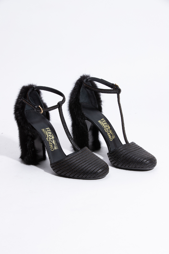 

SALVATORE FERRAGAMO Fergie Heel T-strap Sandals