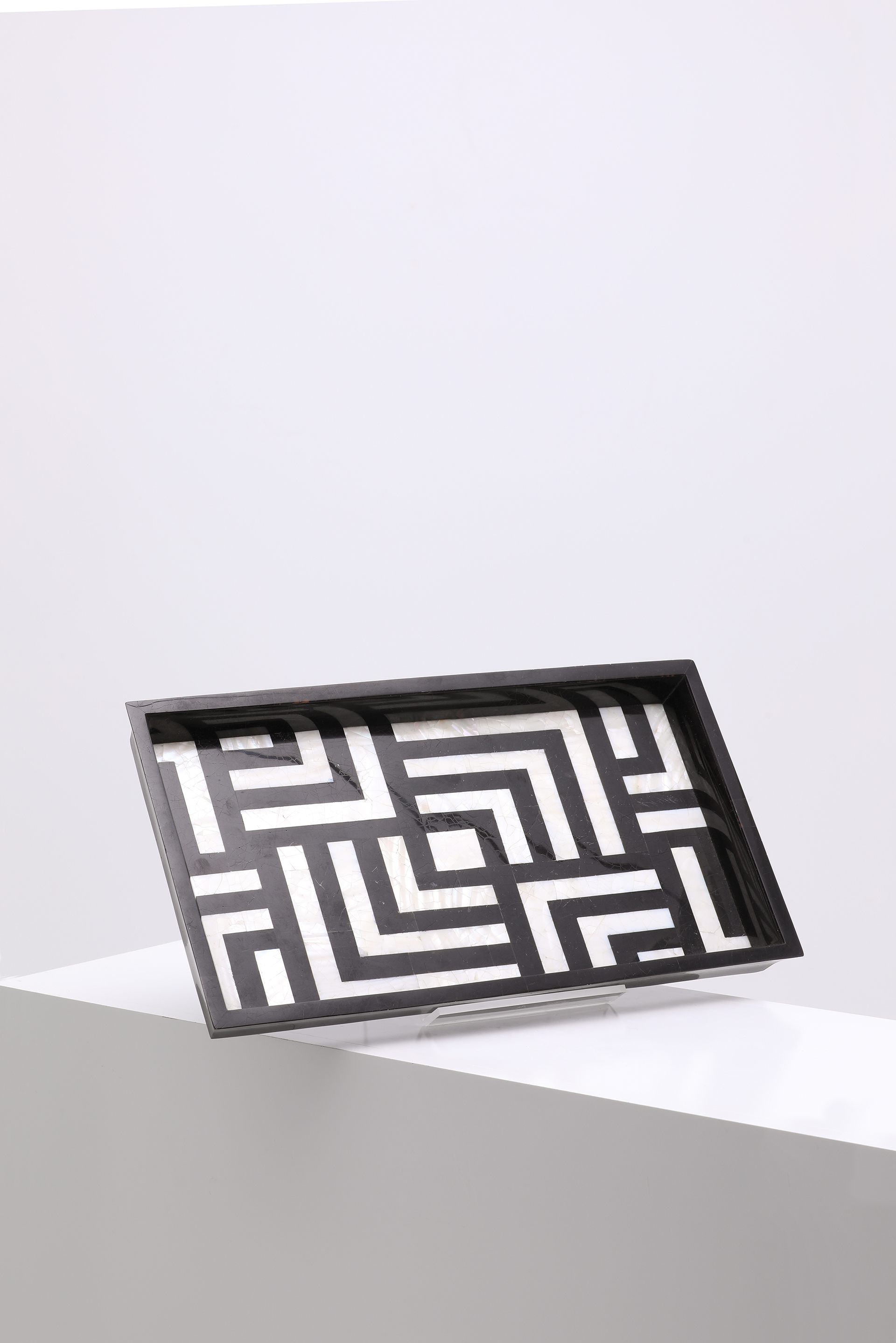 

L'objet Dedale Rectangular Small Tray, Black/white Natural Shells