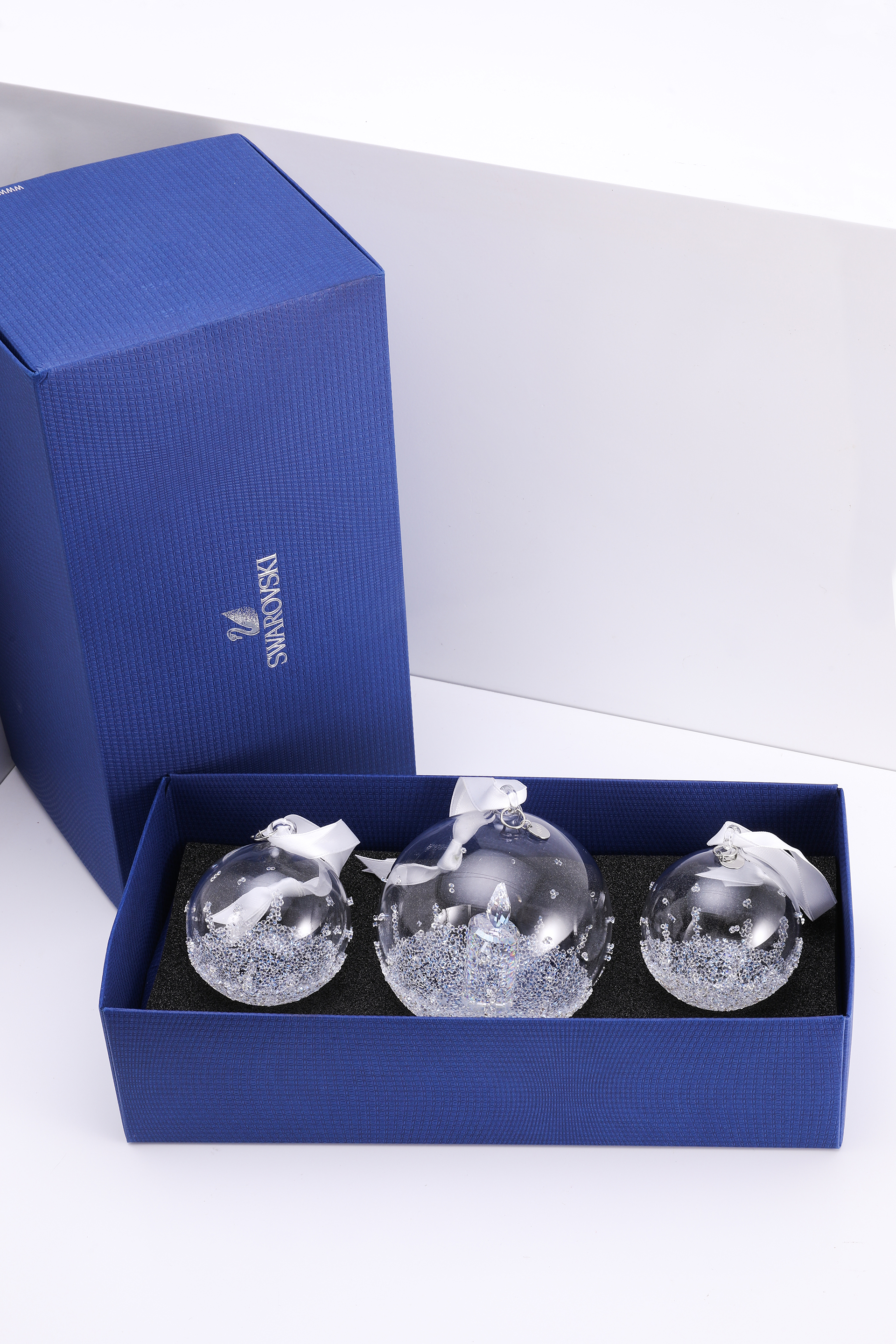 

Swarovski Christmas Ball Ornament Set