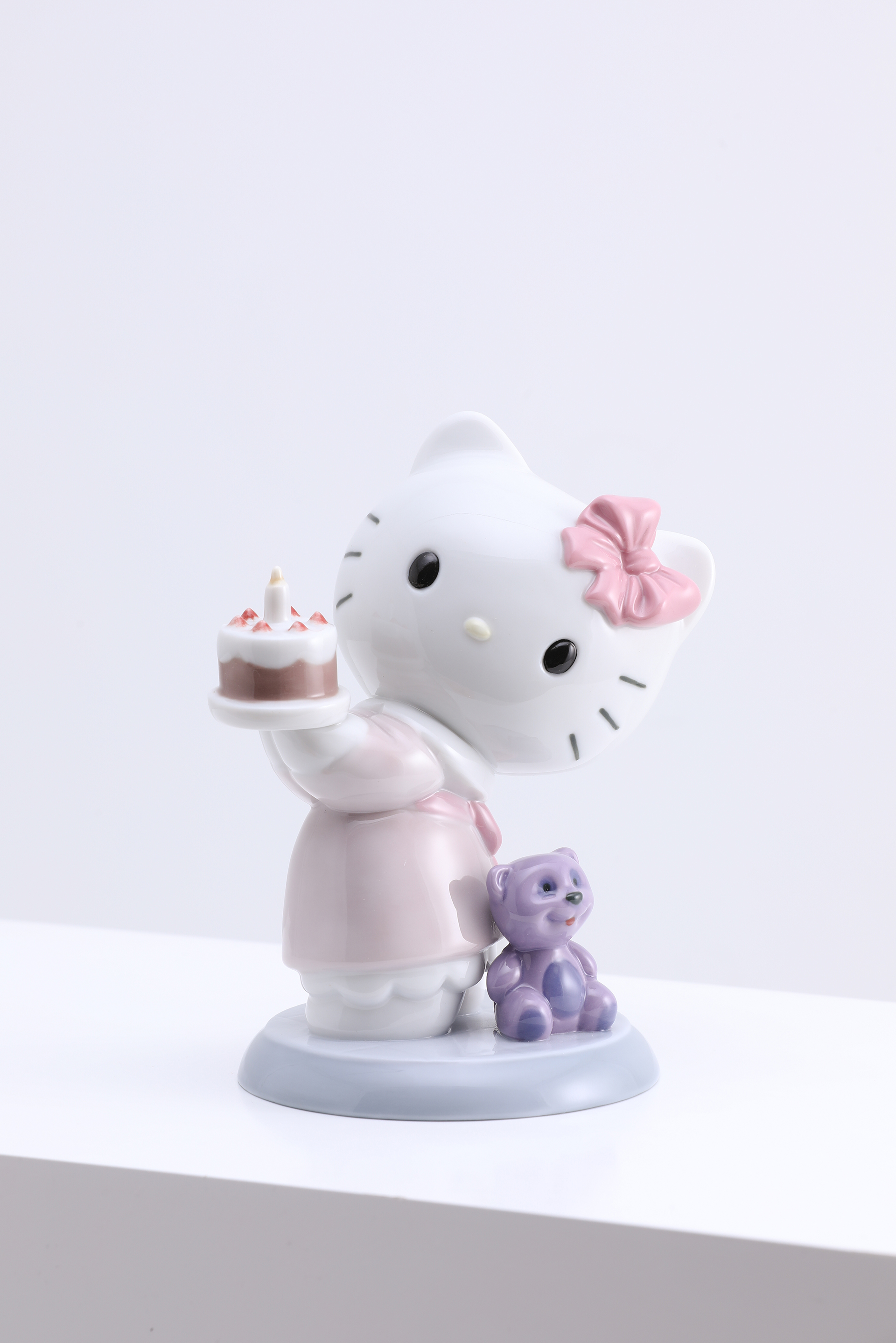 

NAO Hello Kitty Happy Birthday Figurine