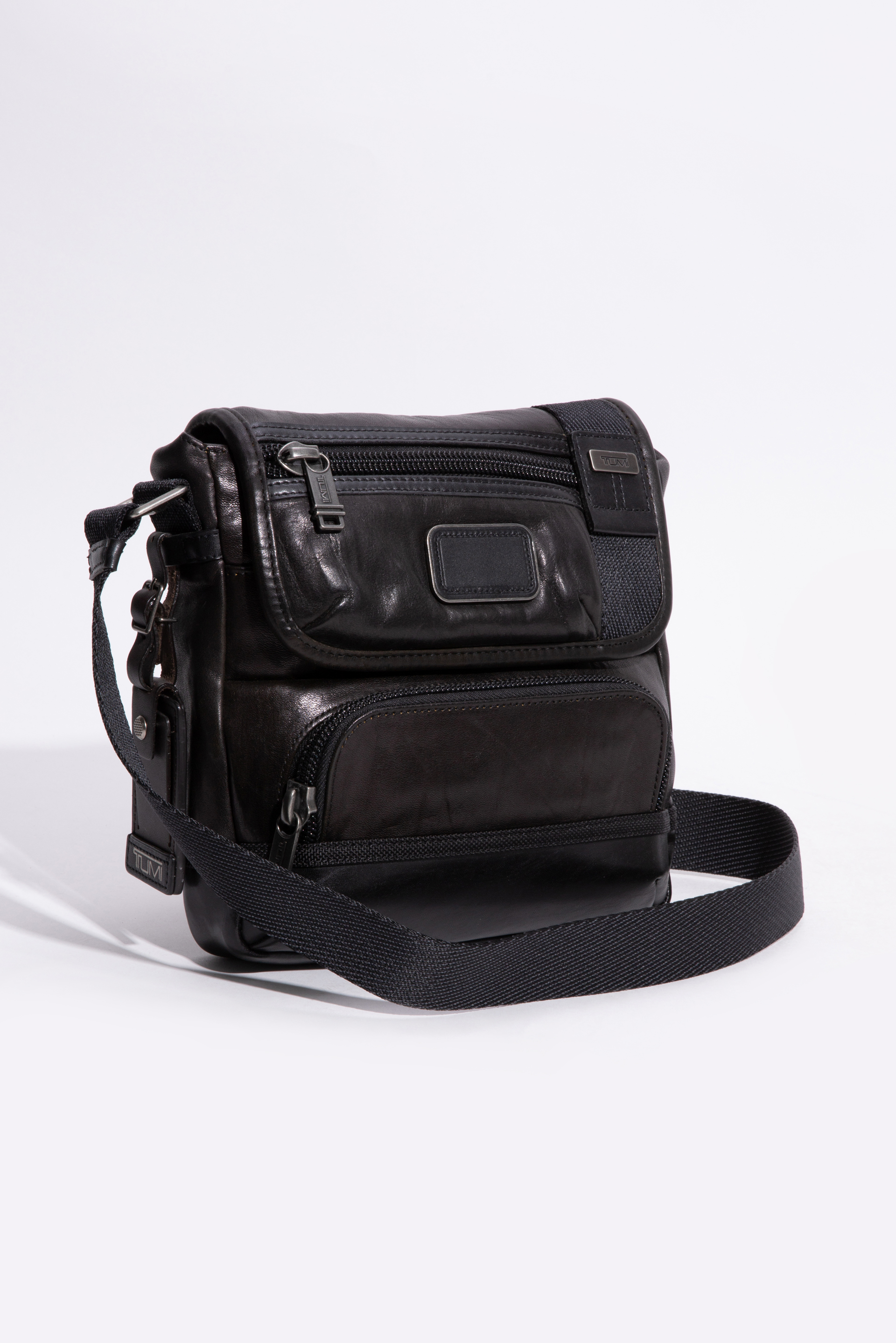 

Tumi Alpha Bravo Barstow Crossbody Bag