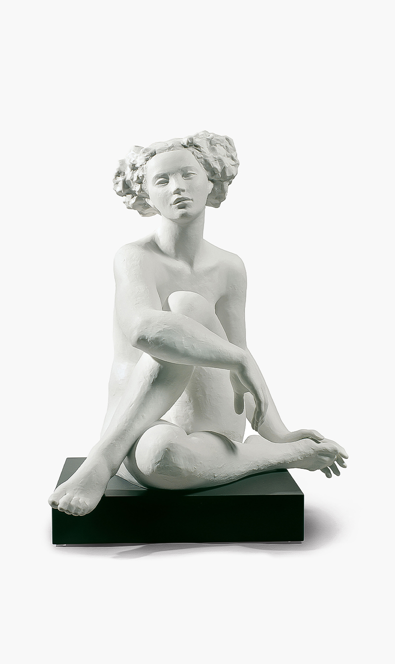 

Lladro Essence Of A Woman