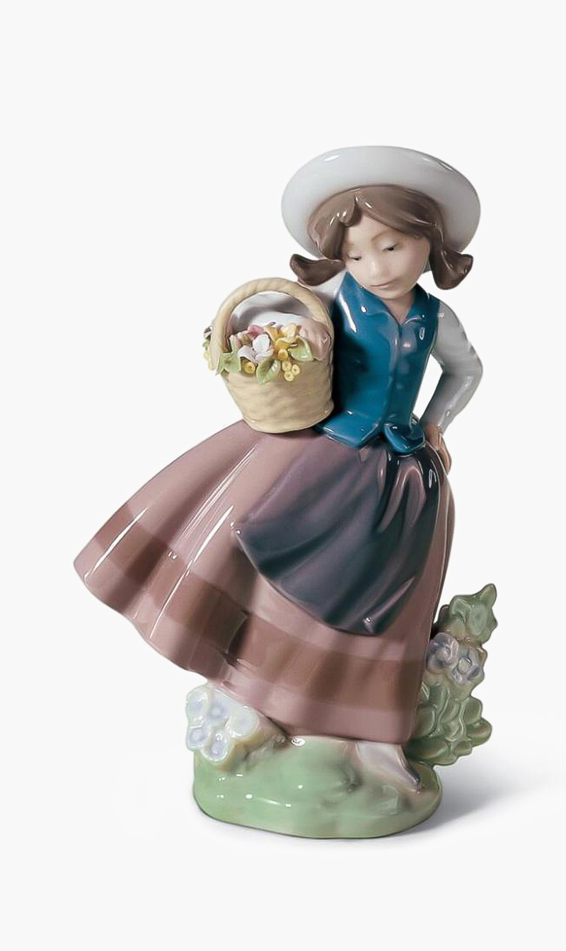 

Lladro Sweet Scent Figurine