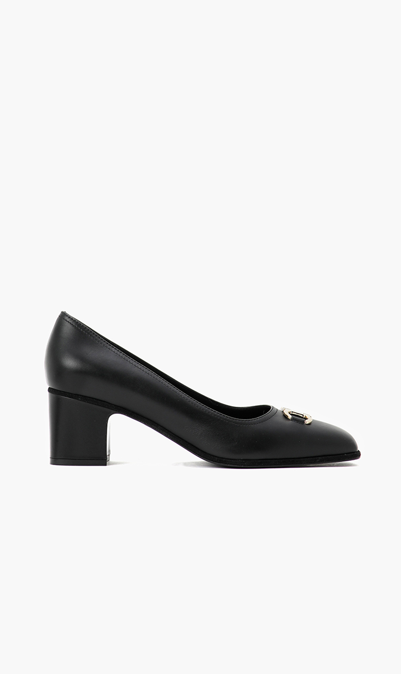 

Salvatore Ferragamo Comiso Leather Pumps