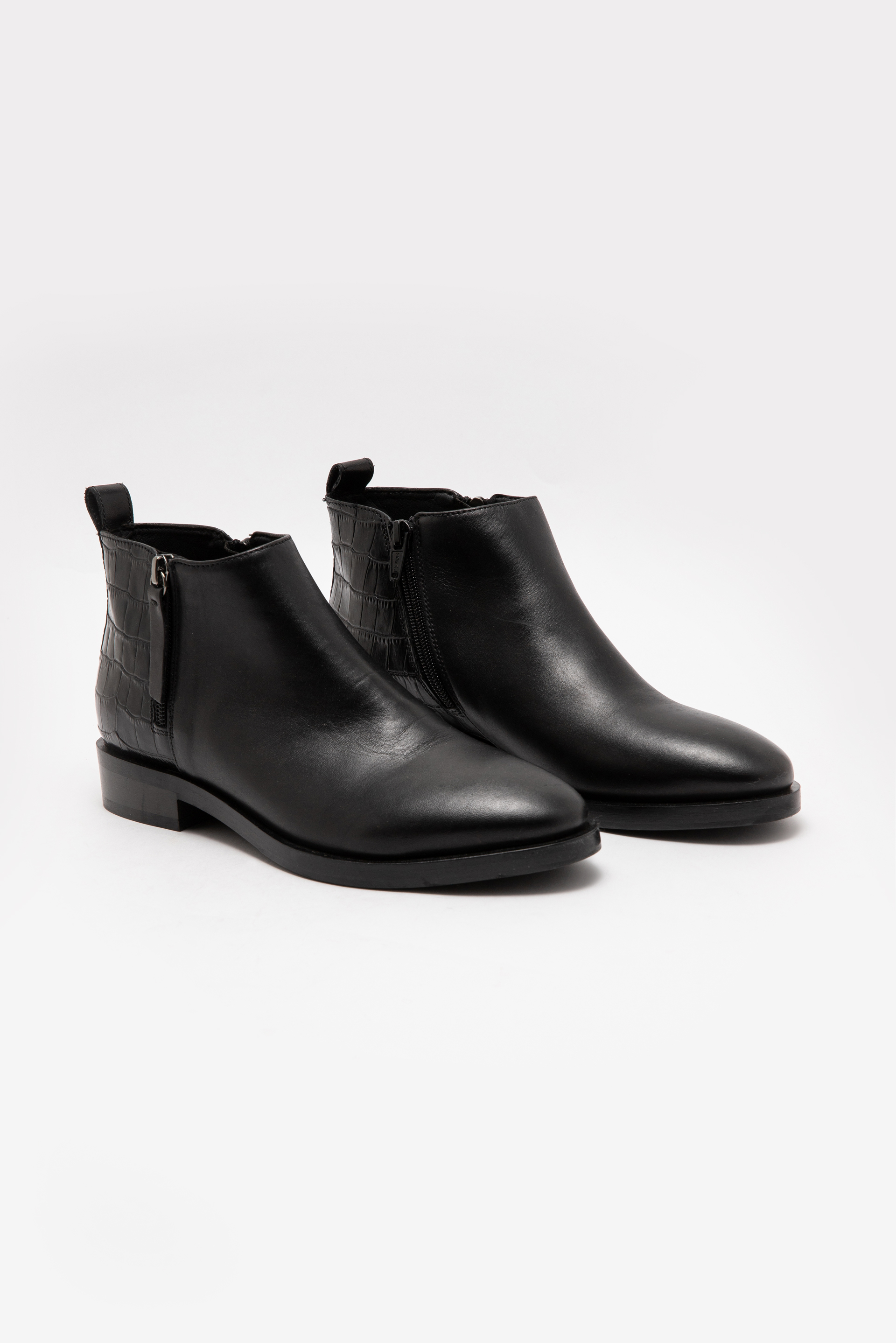 

Geox Brogue Leather Ankle Boots