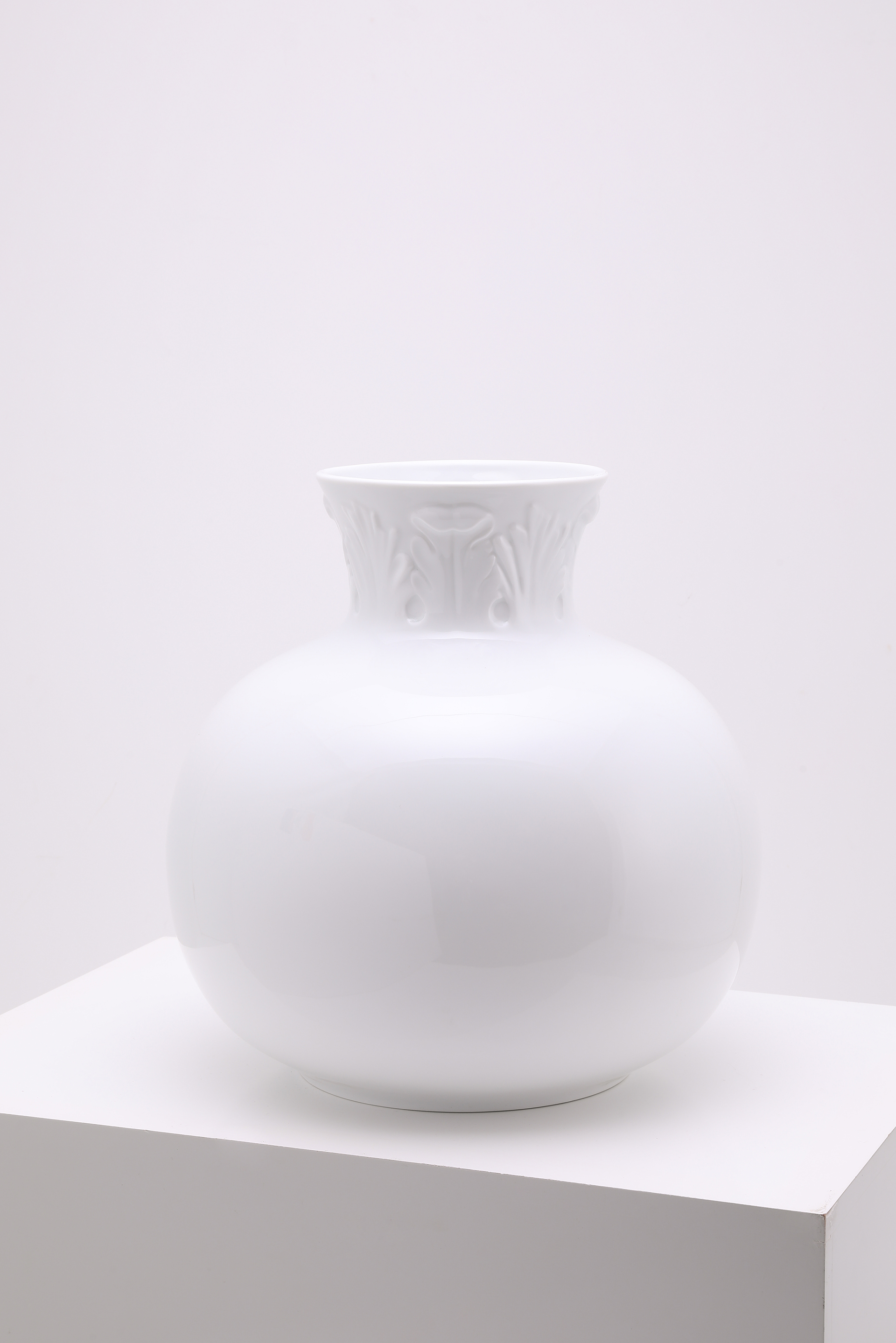 

Richard Ginori Manifattura 1946 Vase